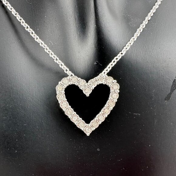 Beautiful Heart Necklace w Natural Diamonds in Illusion Settings - Picture 12 of 13